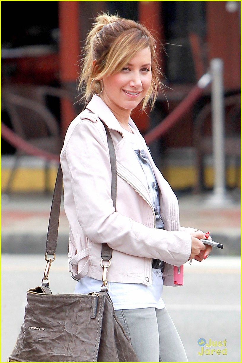 ashley tisdale toast cafe lunch 01