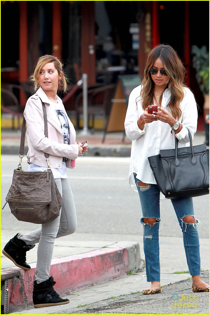 ashley tisdale toast cafe lunch 03