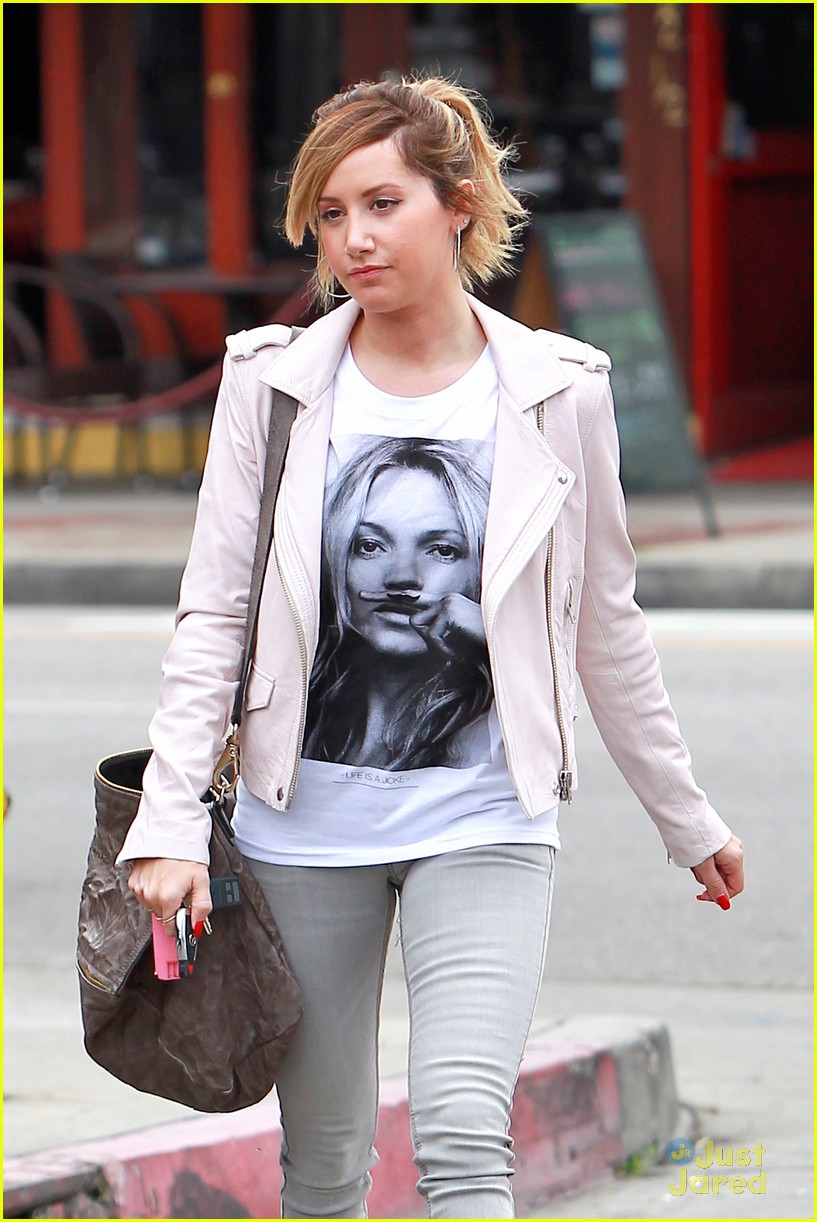 ashley tisdale toast cafe lunch 09