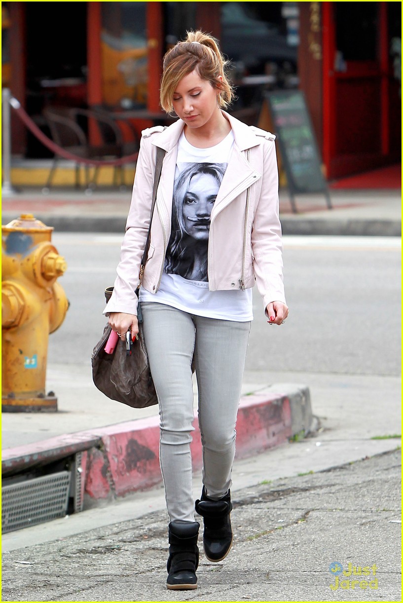 ashley tisdale toast cafe lunch 11