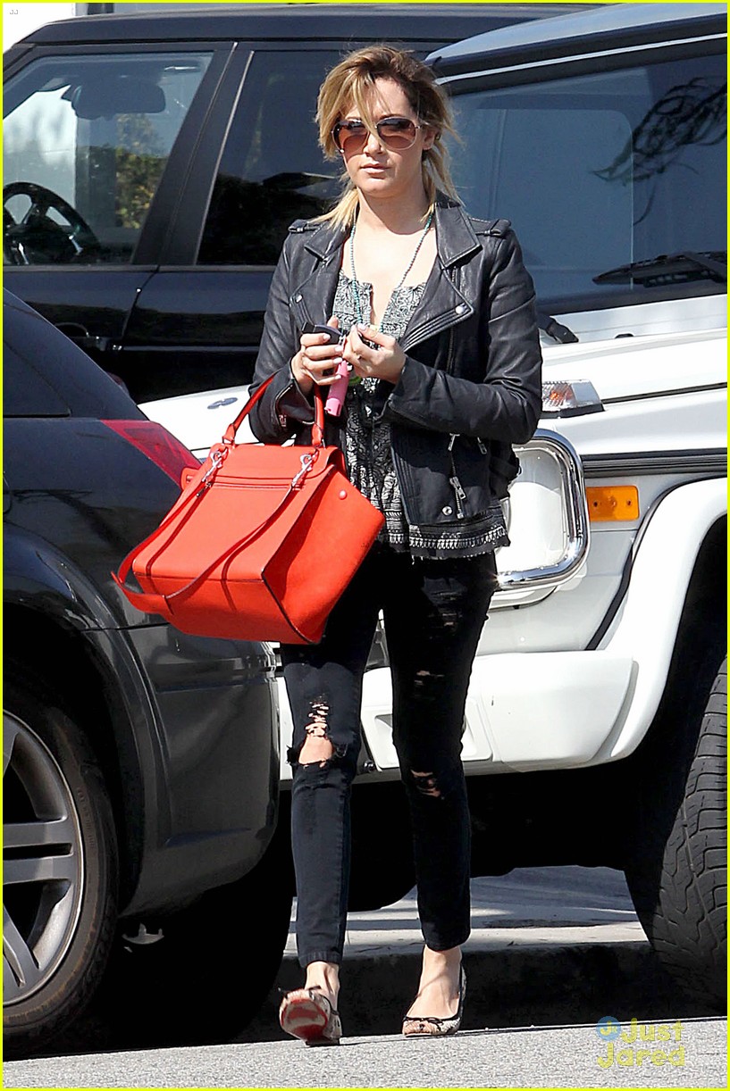 ashley tisdale two salon stops in one week 01