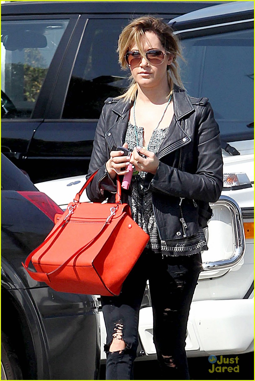 ashley tisdale two salon stops in one week 02