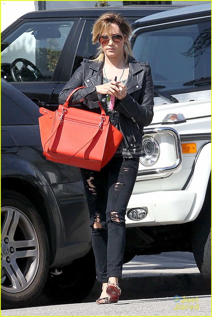 ashley tisdale two salon stops in one week 03