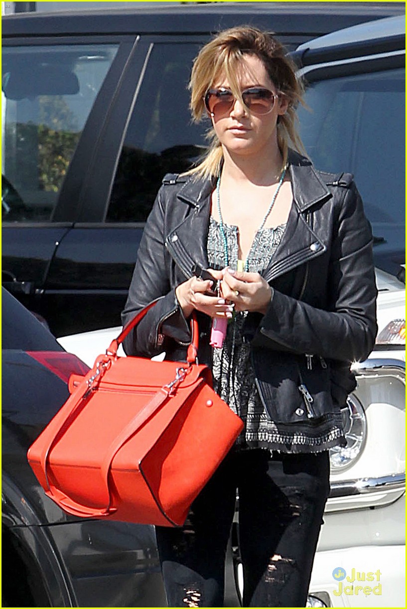 ashley tisdale two salon stops in one week 04
