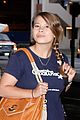bindi irwin arrives in los angeles with the family 02