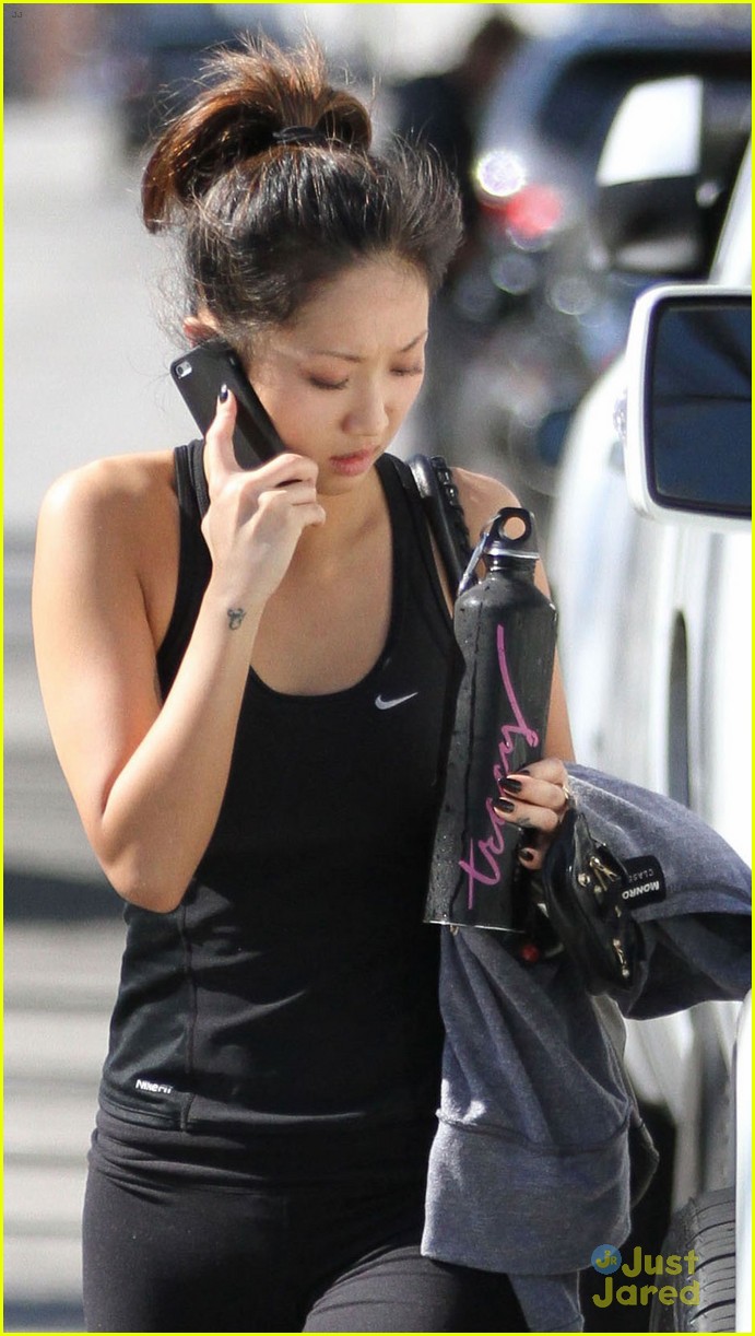 brenda song hits the gym before dads season finale 06