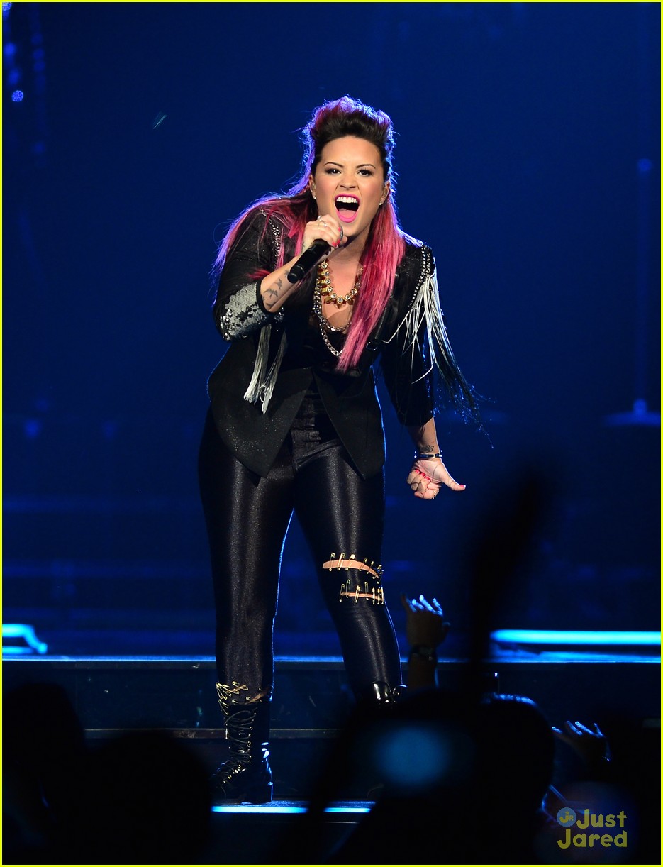 demi lovato stands up to haters i get knocked down but i get up again 03