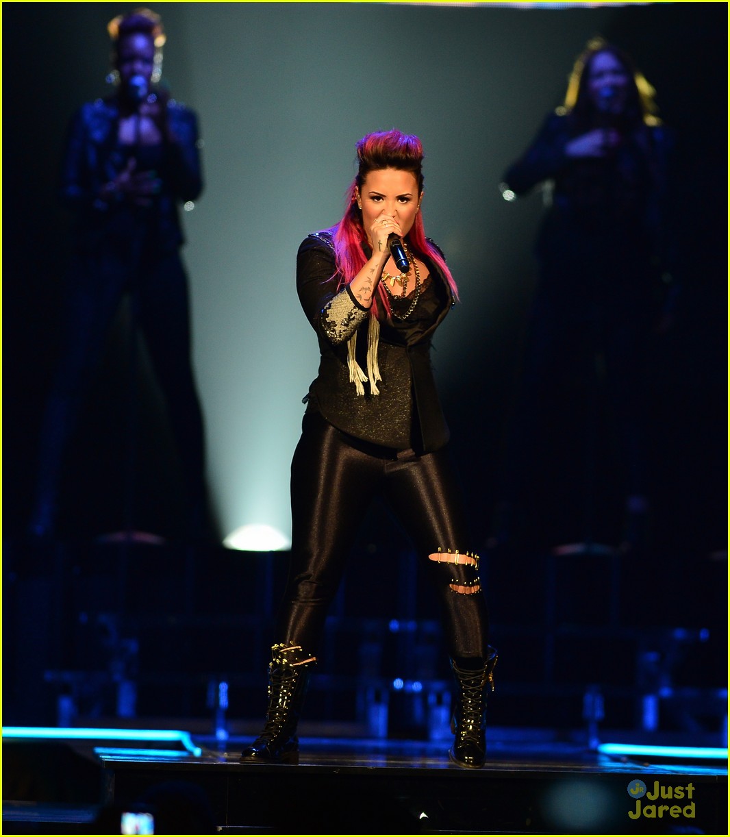 demi lovato stands up to haters i get knocked down but i get up again 09