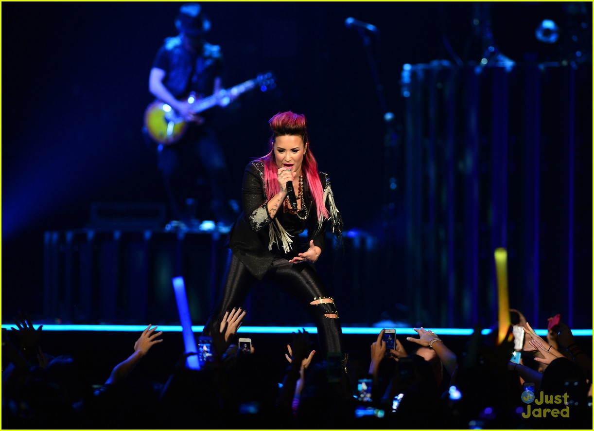 demi lovato stands up to haters i get knocked down but i get up again 11