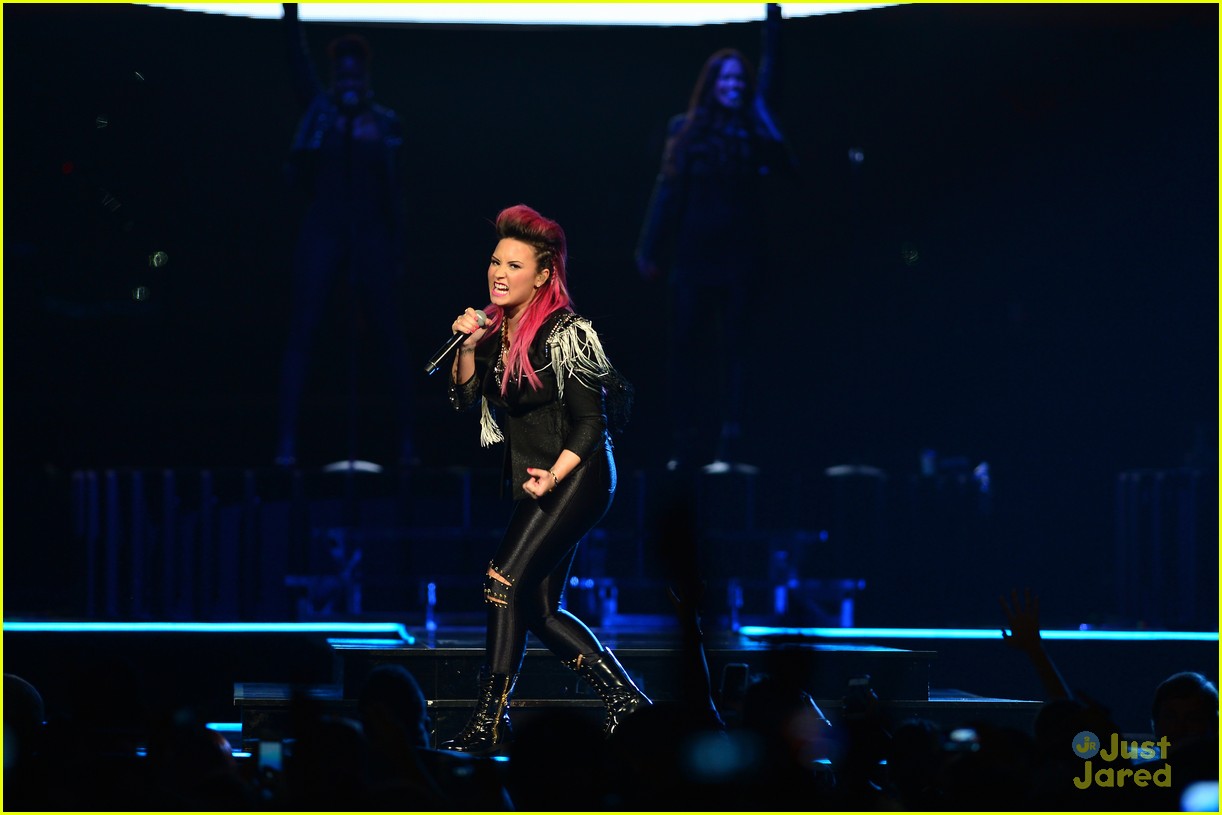 demi lovato stands up to haters i get knocked down but i get up again 13