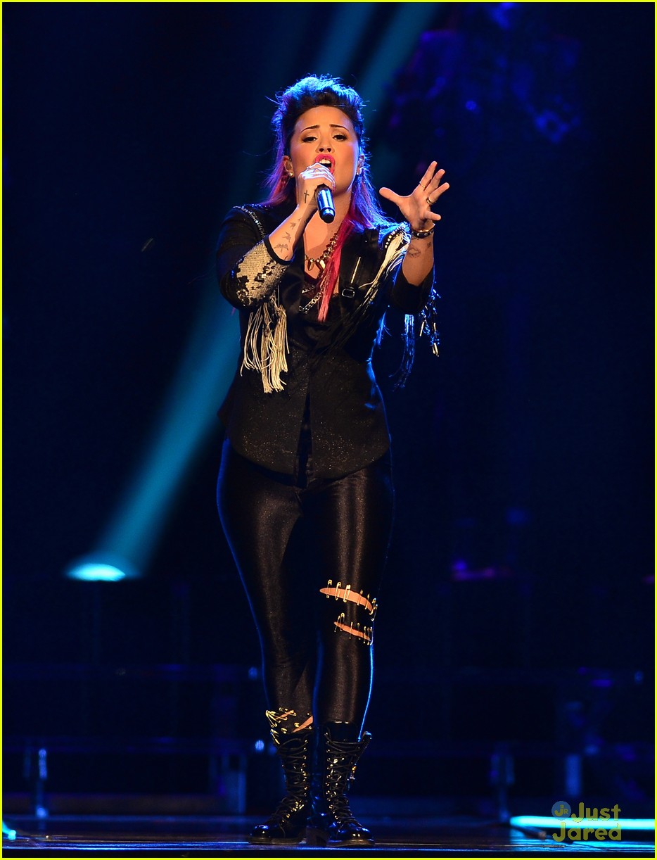 demi lovato stands up to haters i get knocked down but i get up again 18