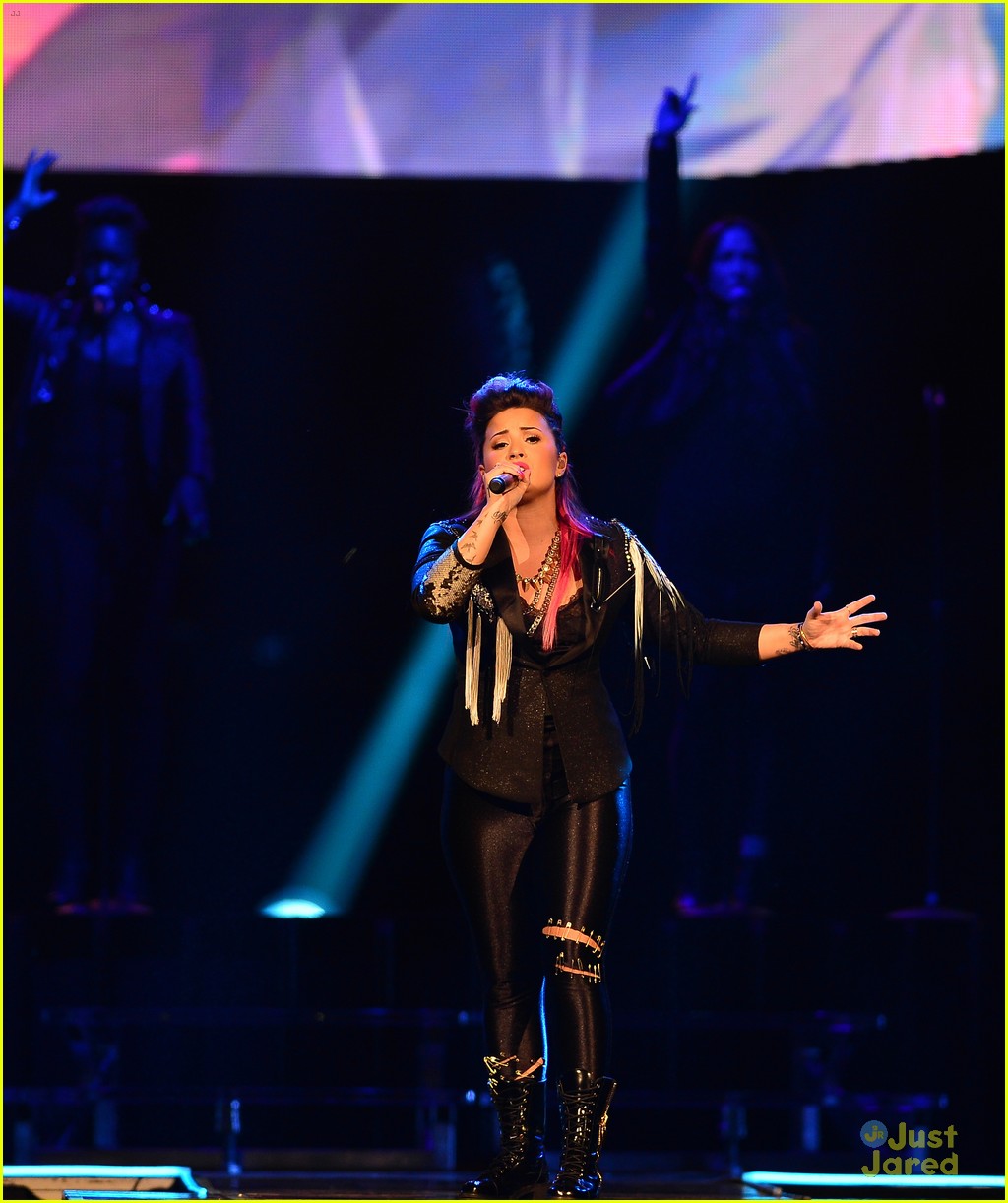 demi lovato stands up to haters i get knocked down but i get up again 19