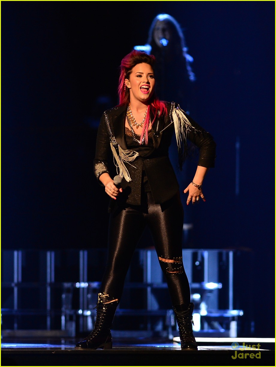 demi lovato stands up to haters i get knocked down but i get up again 22