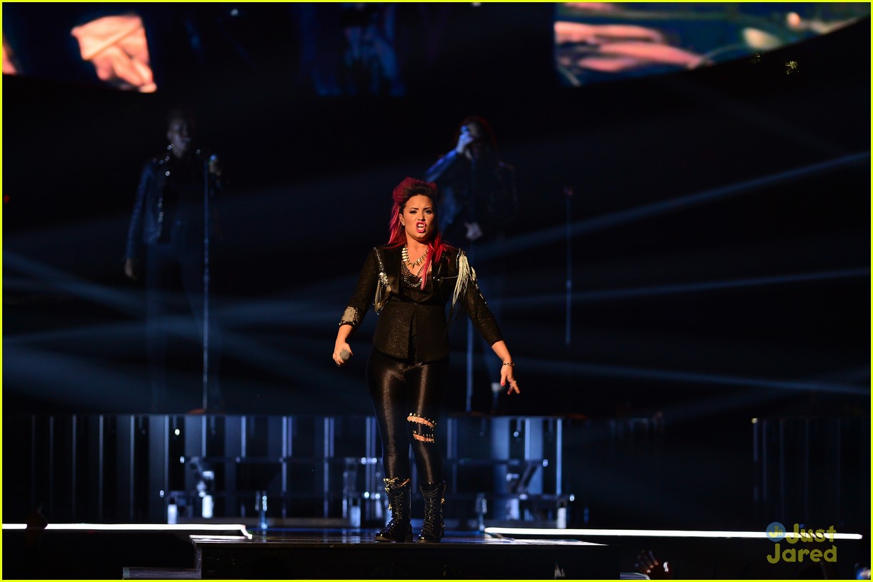 demi lovato stands up to haters i get knocked down but i get up again 24