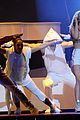 ellie goulding performs medley brit awards 2014 watch now 08