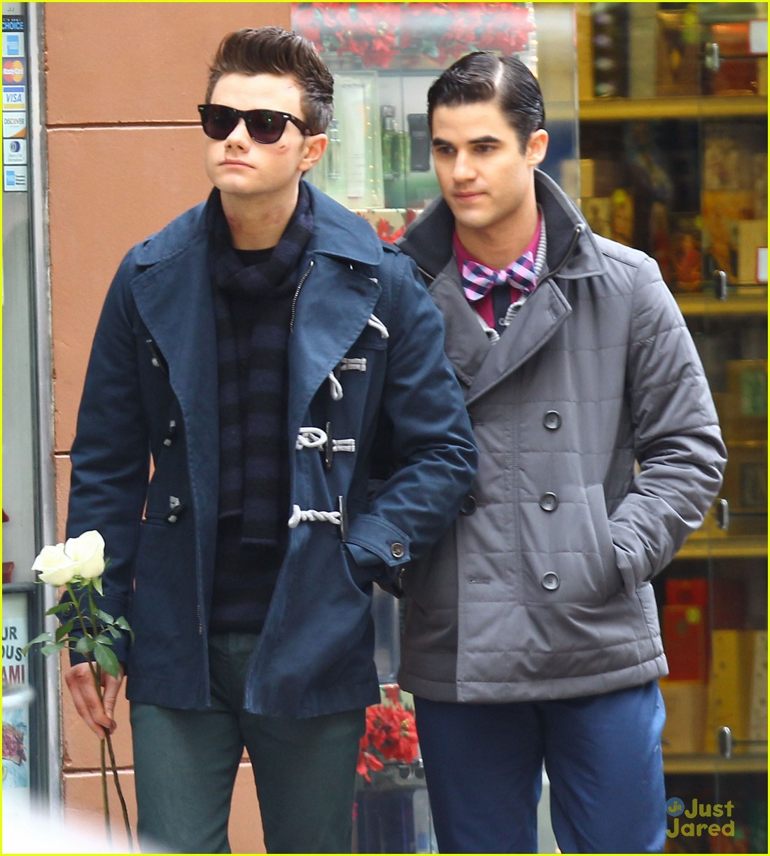 darren criss leans on chris colfer while filming glee 02