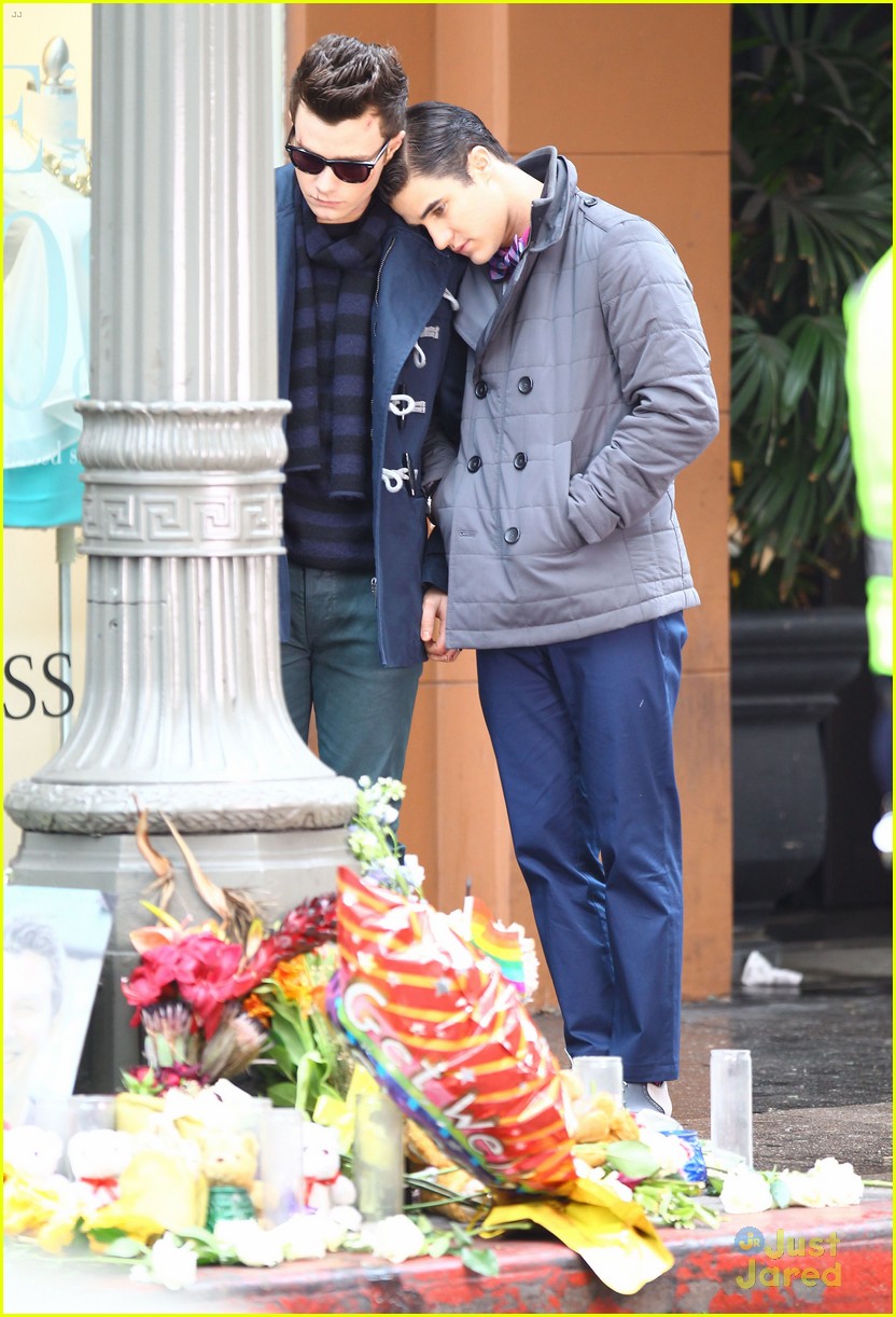 darren criss leans on chris colfer while filming glee 12