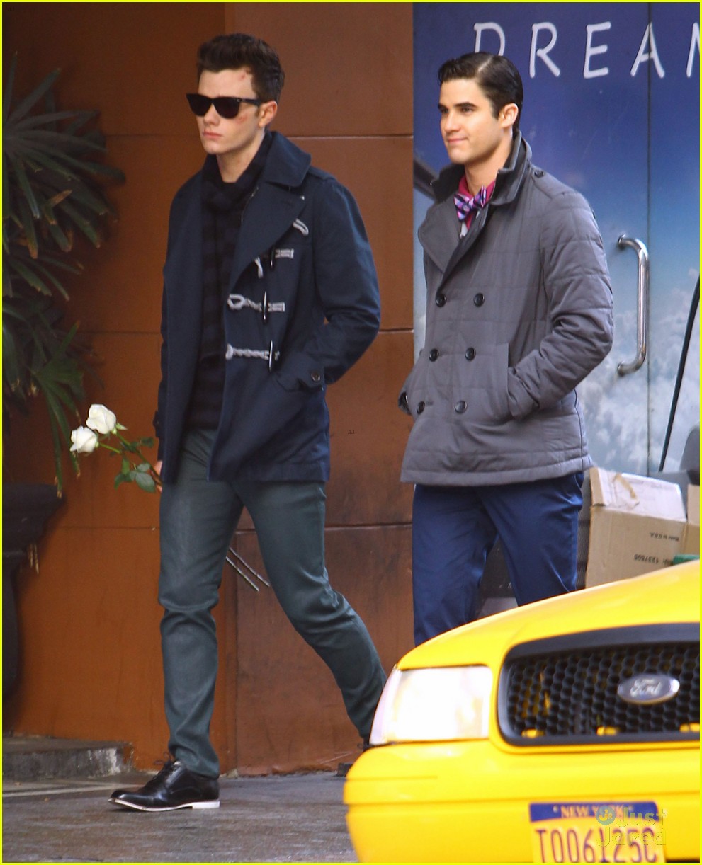 darren criss leans on chris colfer while filming glee 16
