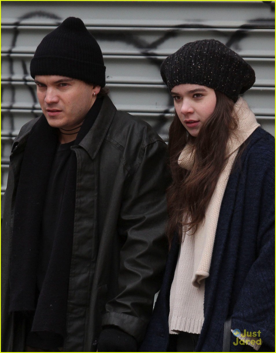 Hailee Steinfeld Films 'Saints' with Emile Hirsch: Photo 641756 | Hailee  Steinfeld Pictures | Just Jared Jr., image size:954x1222