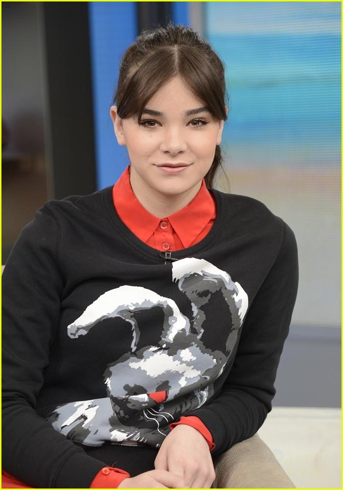 hailee steinfeld promotes 3 days to kill good morning america 01