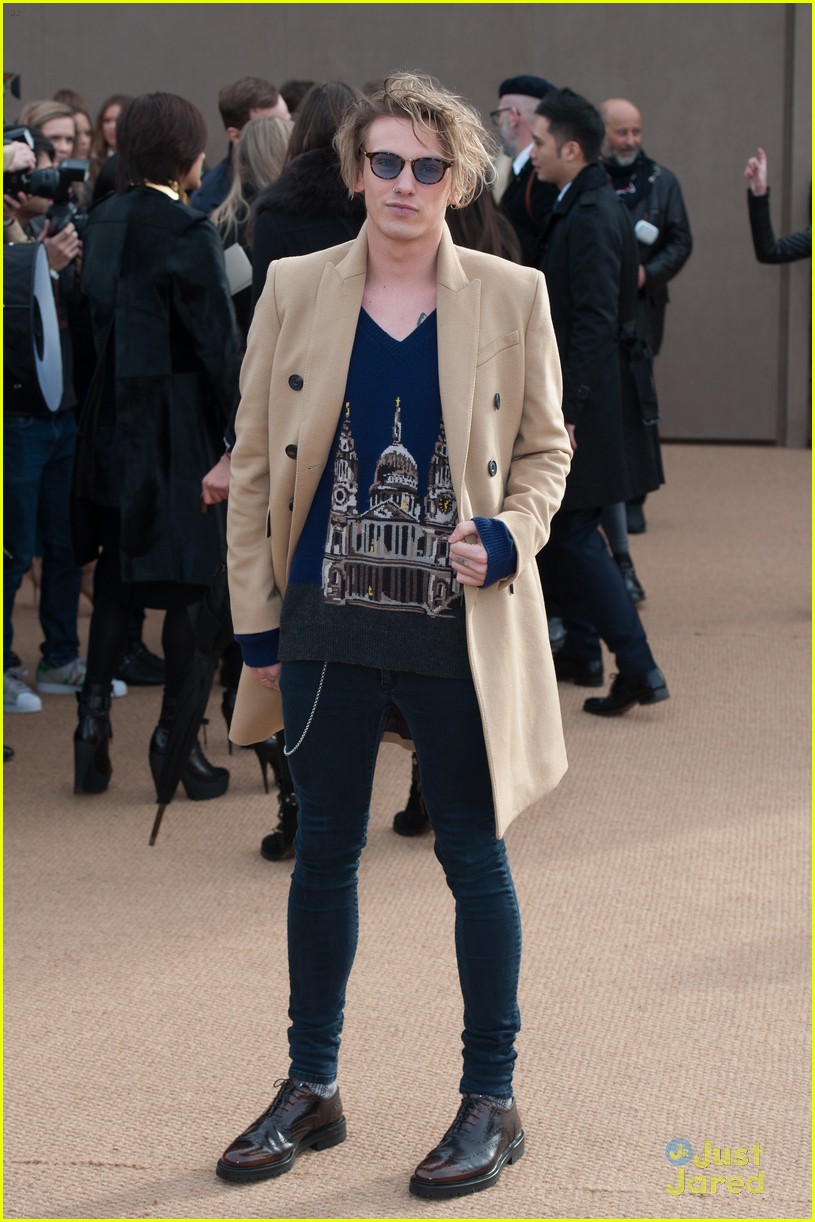 harry styles jamie campbell bower burberry show lfw 03