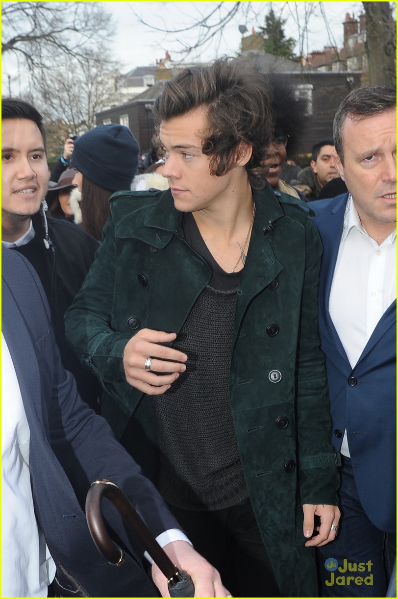 harry styles jamie campbell bower burberry show lfw 05
