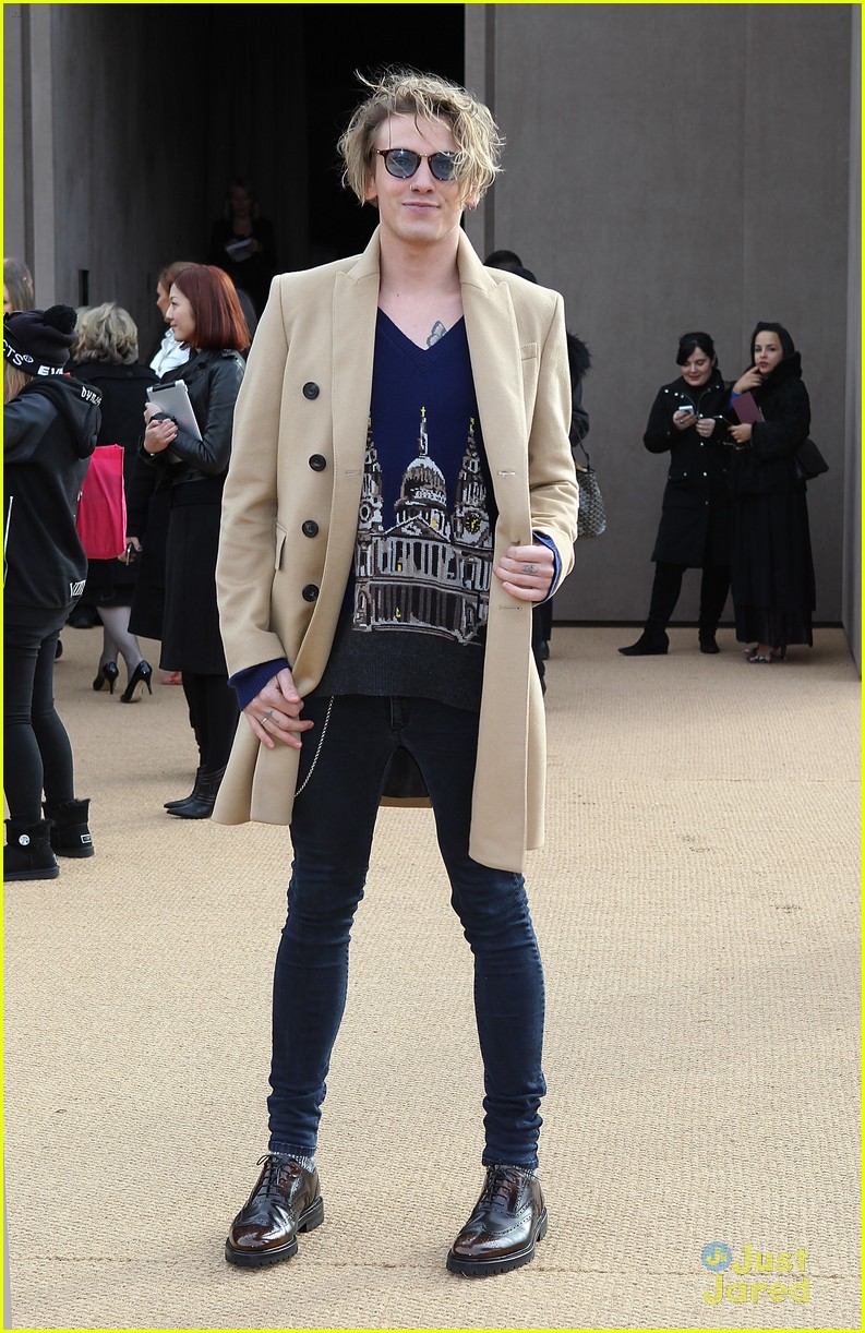 harry styles jamie campbell bower burberry show lfw 07
