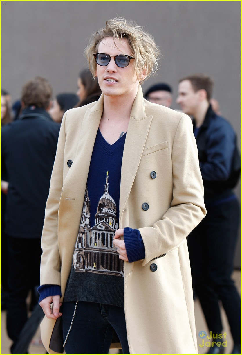 harry styles jamie campbell bower burberry show lfw 09