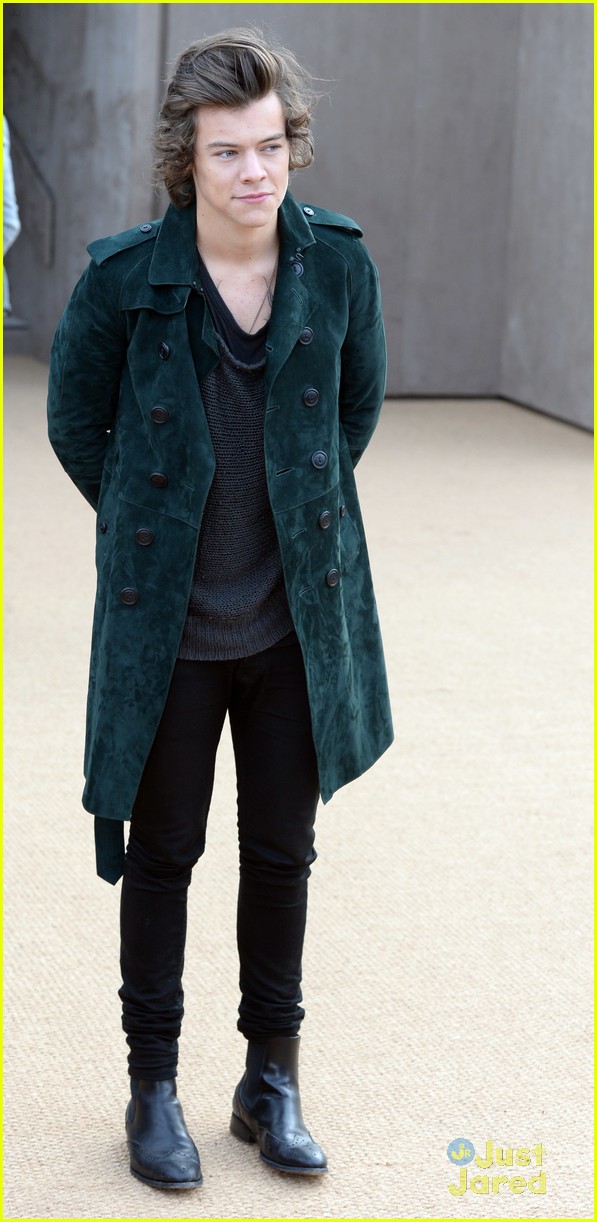 harry styles jamie campbell bower burberry show lfw 12