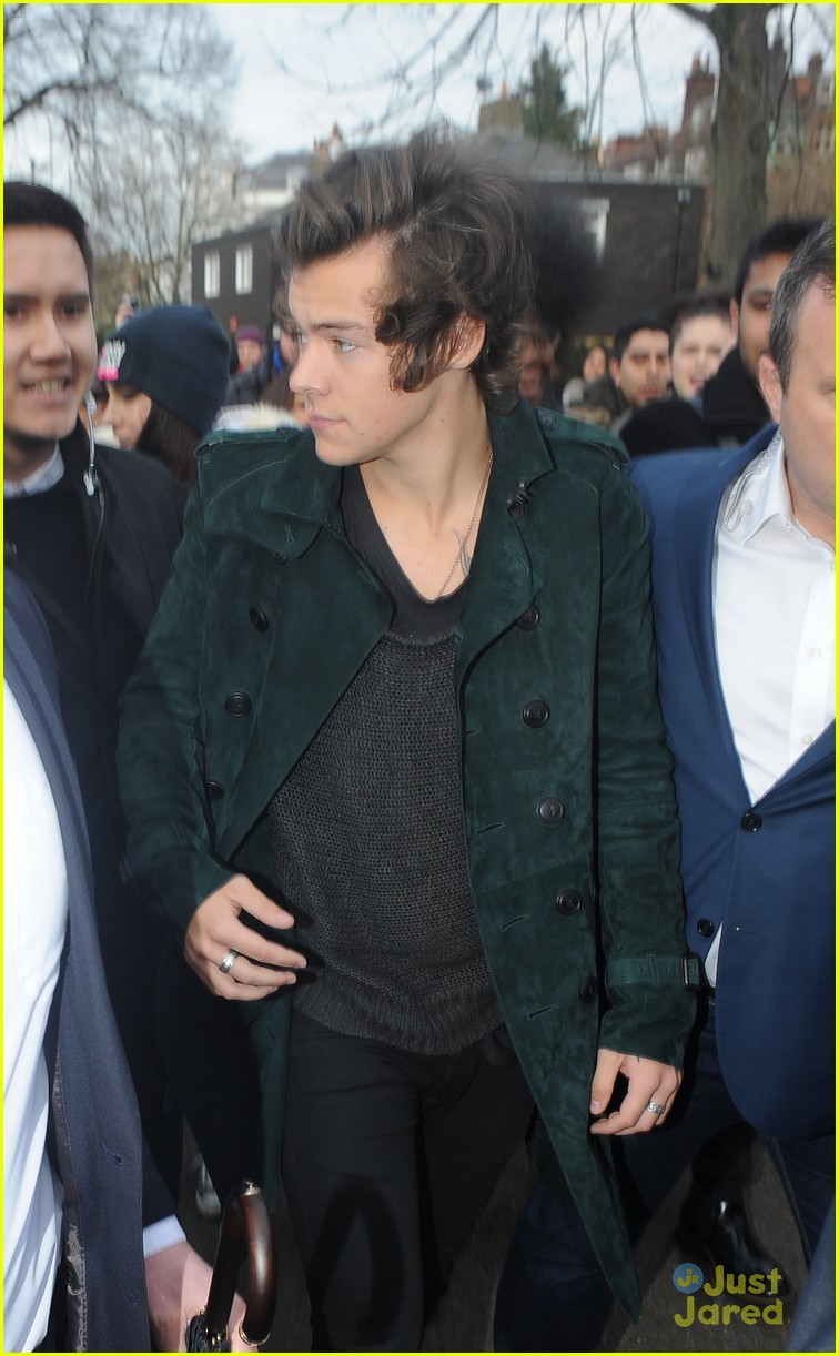 harry styles jamie campbell bower burberry show lfw 15