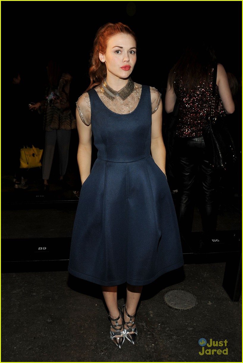 holland roden anna kendrick get front row look at philosophy show 04