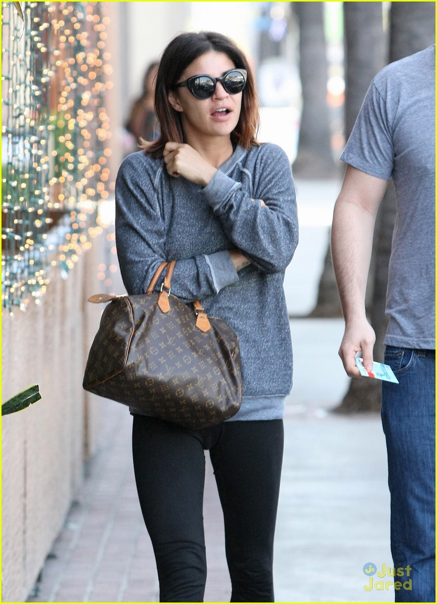 jessica szohr steps out after aaron rodgers dating rumors 09