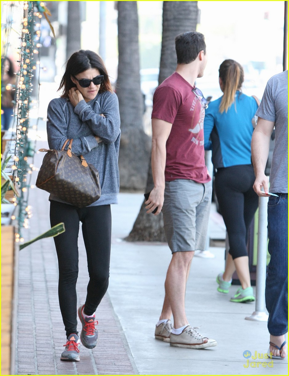 jessica szohr steps out after aaron rodgers dating rumors 10