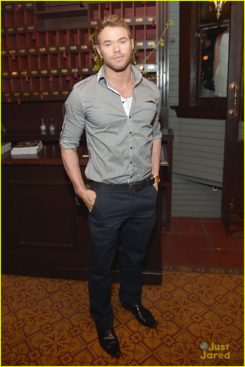 kellan lutz vf young hollywood party 01