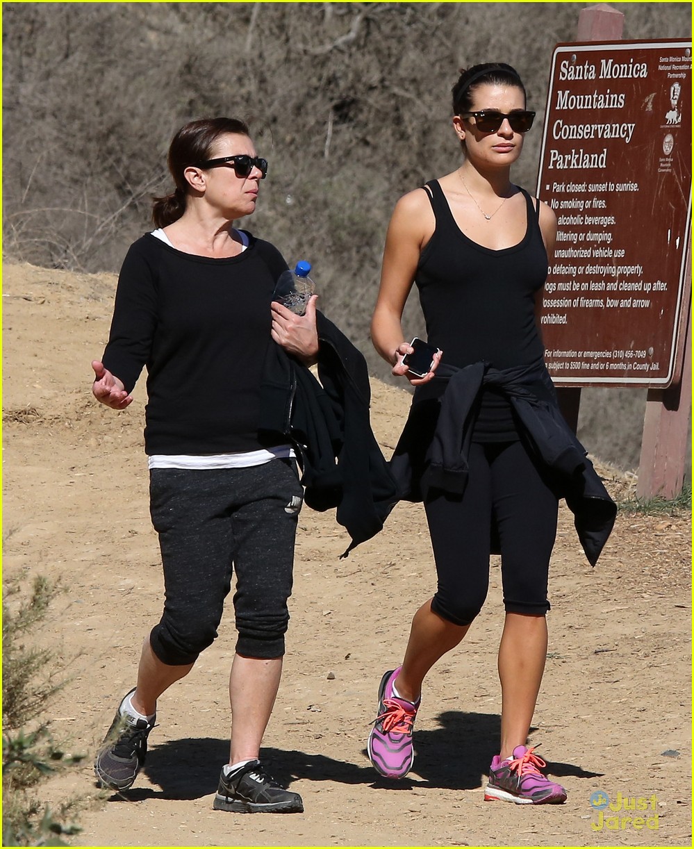 lea michele runyon canyon hike with mom dad 04