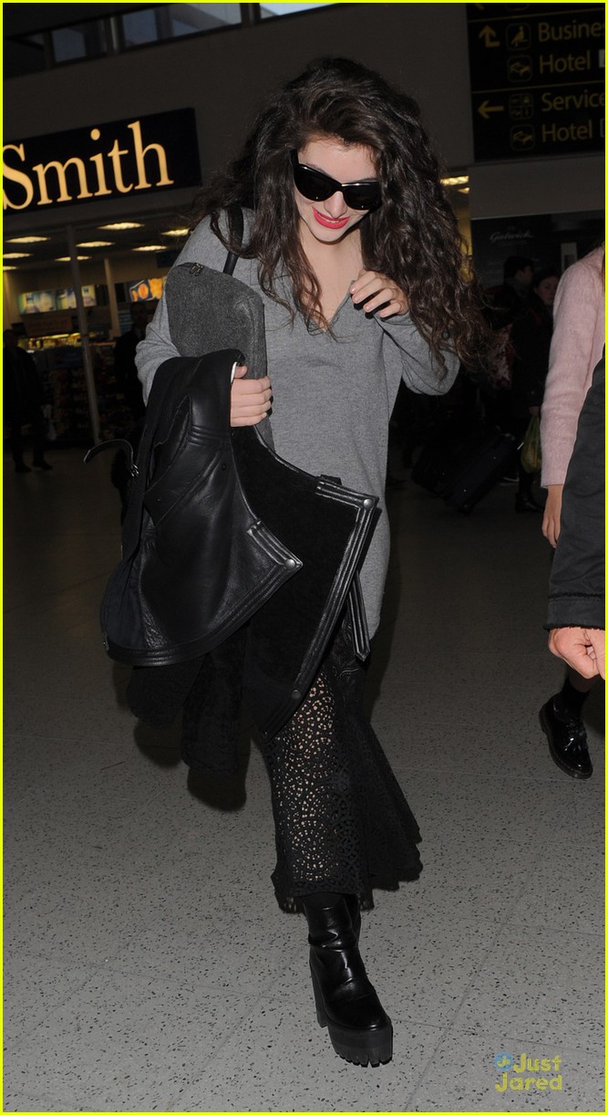 lorde weekend gatwick airport arrival 03