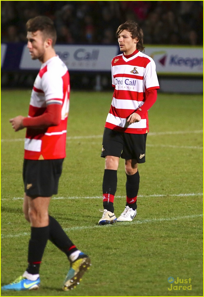 louis tomlinson doncaster dovers soccer game 02