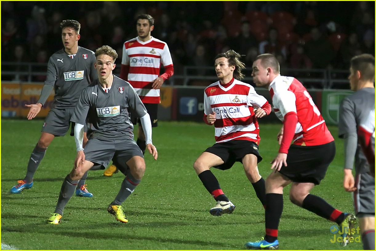 louis tomlinson doncaster dovers soccer game 03