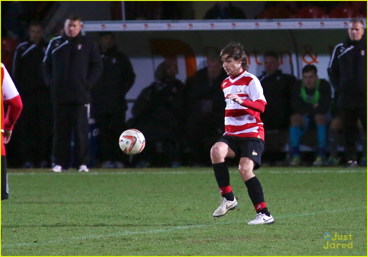 louis tomlinson doncaster dovers soccer game 06
