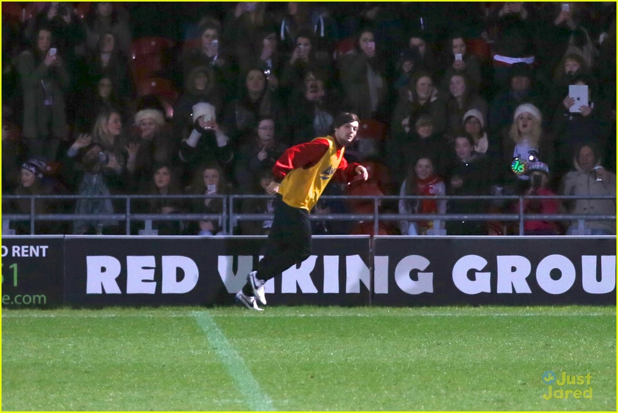 louis tomlinson doncaster dovers soccer game 08