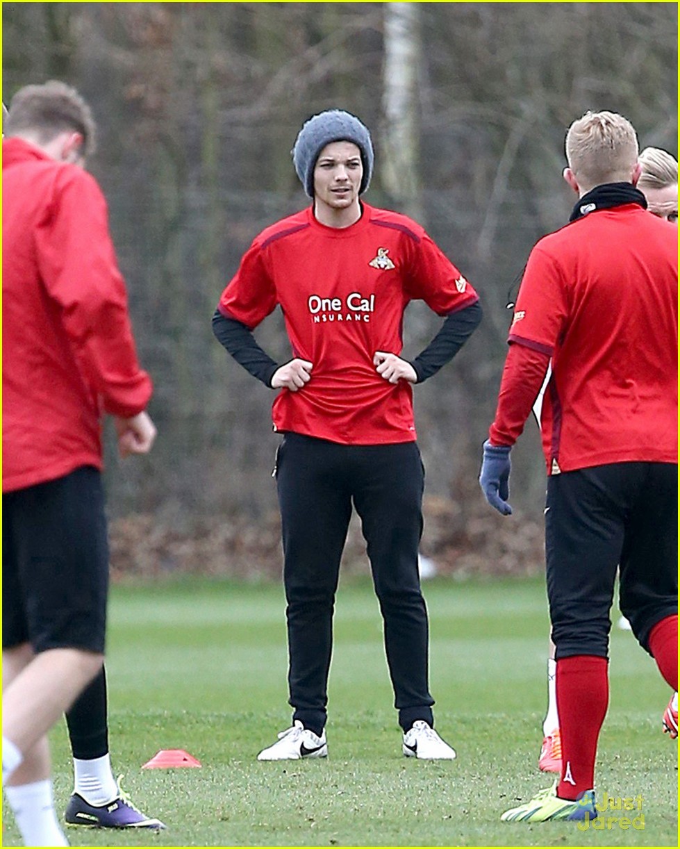 louis tomlinson doncaster rovers soccer practice 08