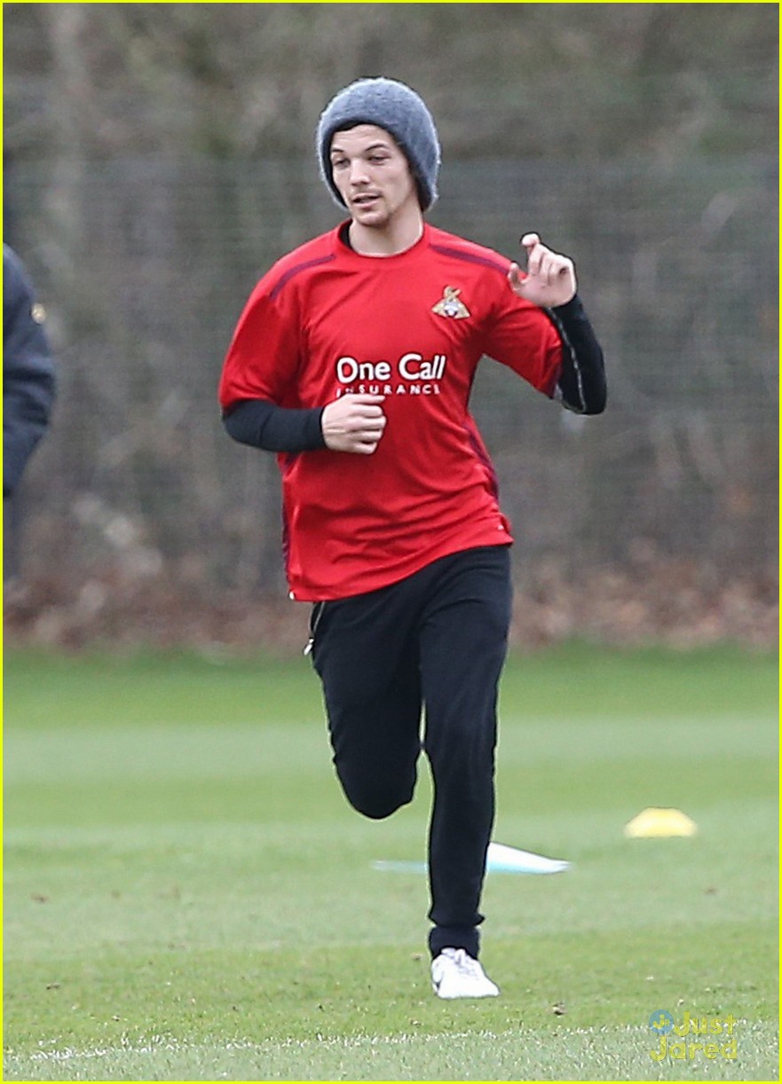 louis tomlinson doncaster rovers soccer practice 10