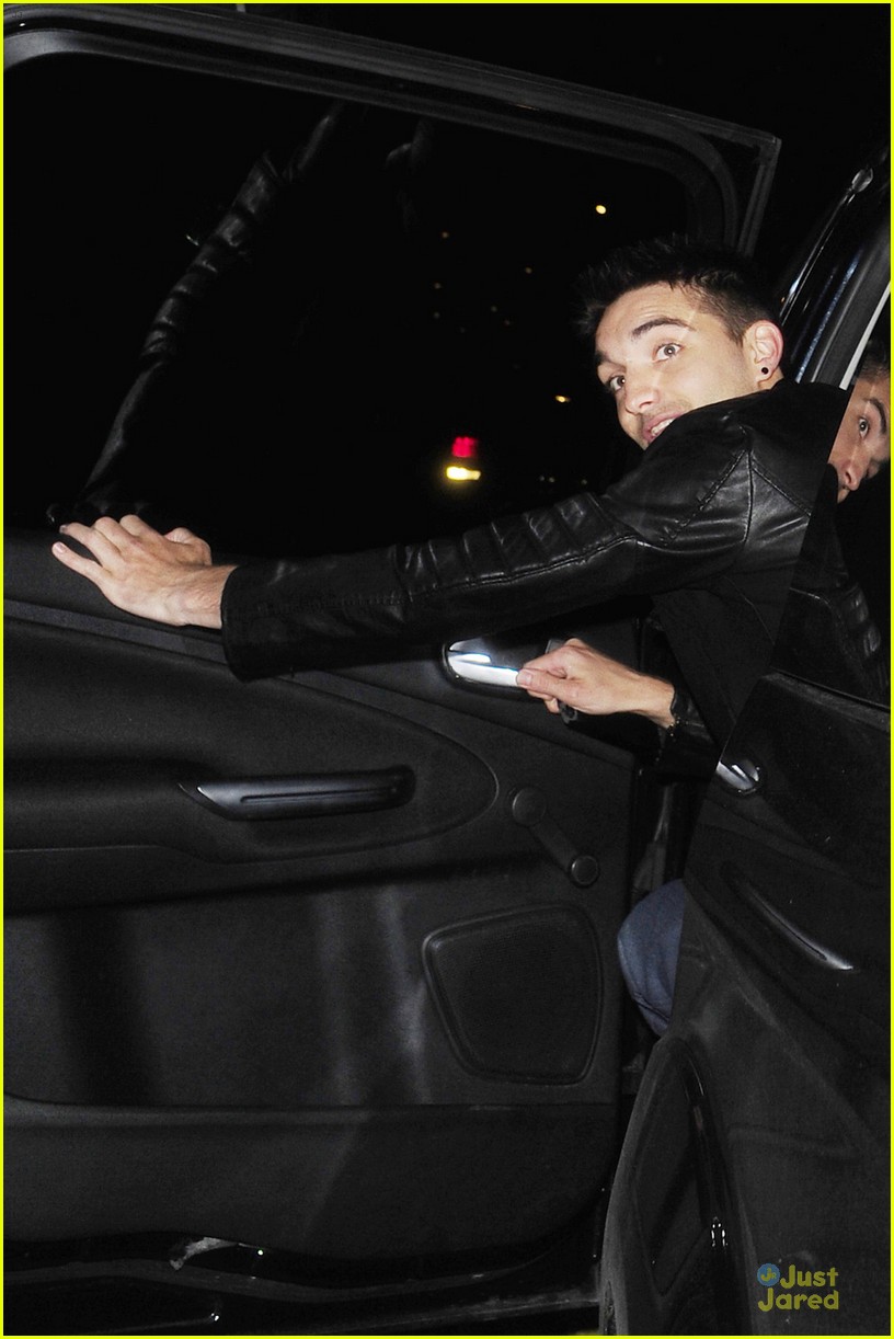 tom parker sticks tongue out on date with kelsey hardwick 02