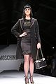 katy perry gets booed at moschino show acts like a pro 06