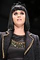 katy perry gets booed at moschino show acts like a pro 19