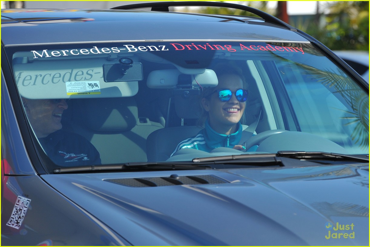 rita ora takes driving lessons in los angeles 09