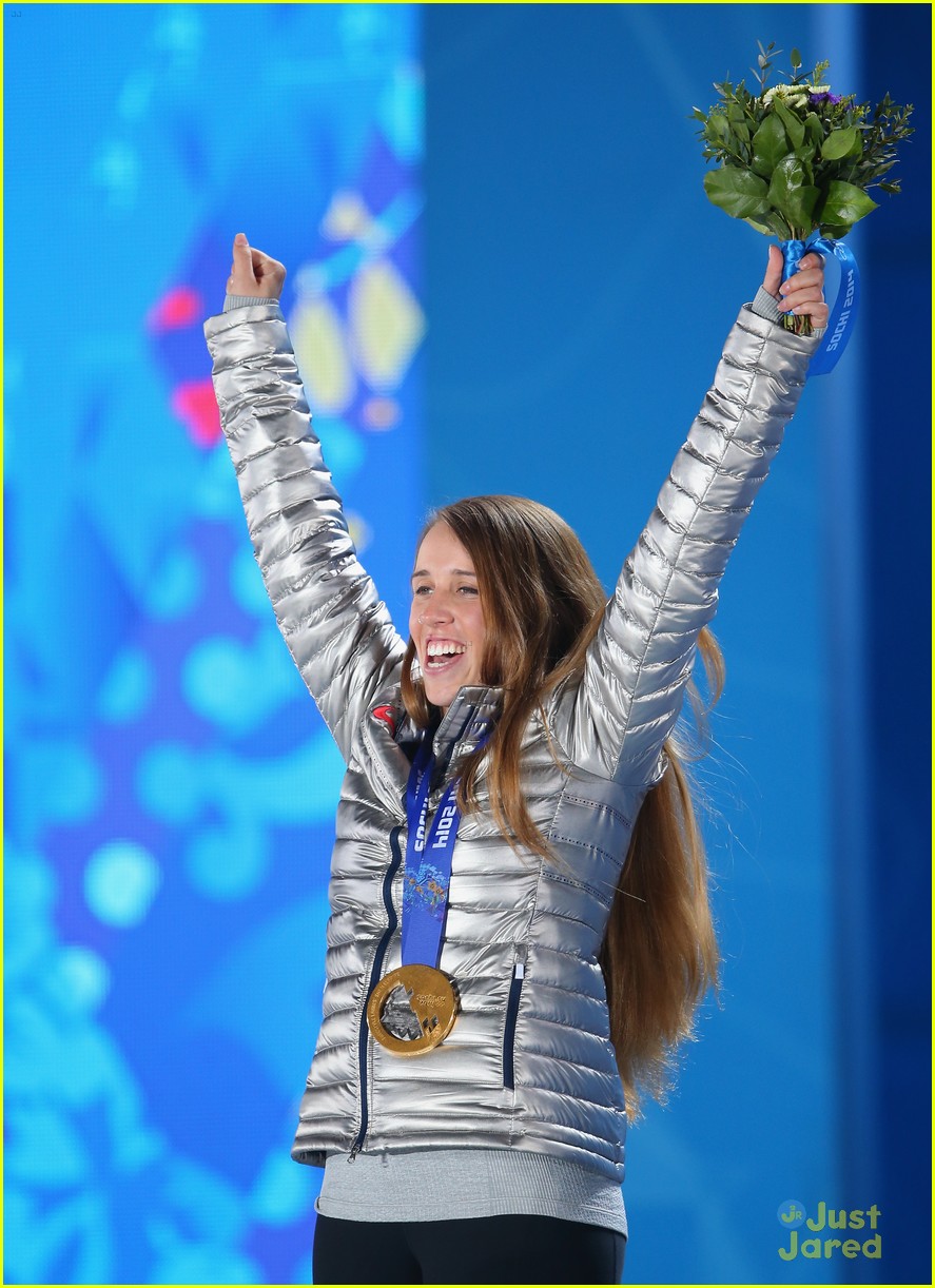 maddie bowman short track relay womens hockey sochi olympics medal count 09