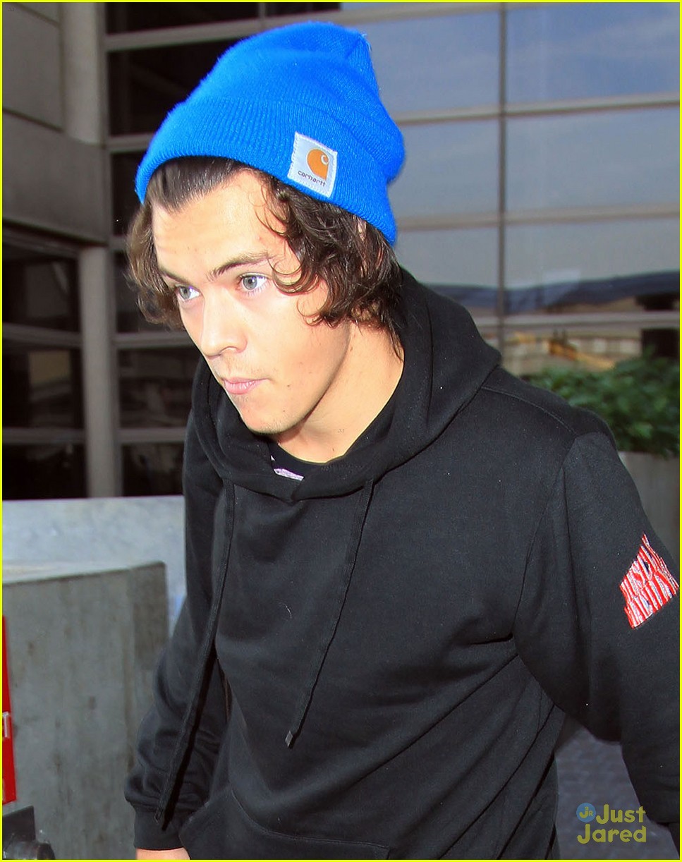 harry styles lax arrival after brits 04