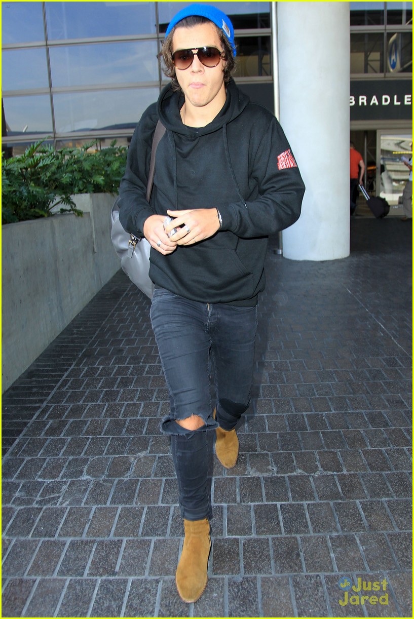 harry styles lax arrival after brits 05