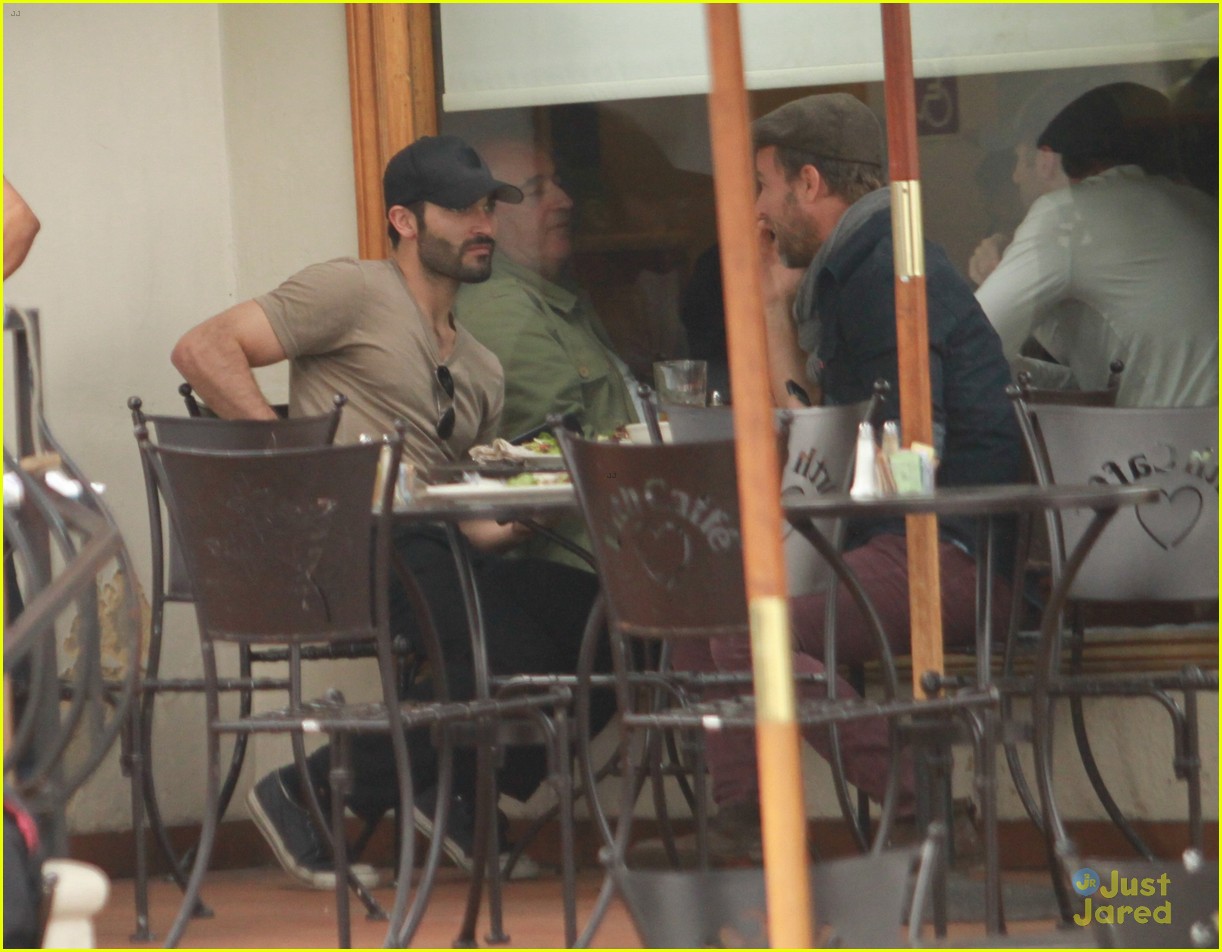 tyler hoechlin lunches with jr bourne crystal reed hits the salon 03